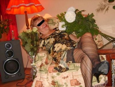 elle aime les fleurs, moi ses bas,